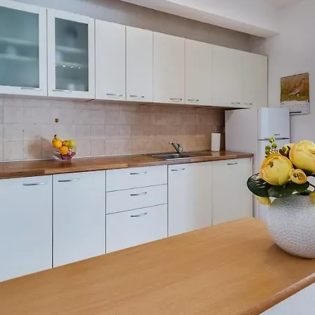 Lägenhet Apartments Nena- 10M From Sea Lukoran