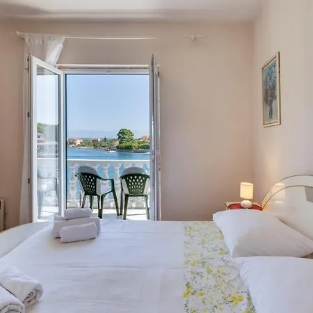 Apartments Nena- 10M From Sea Lukoran
