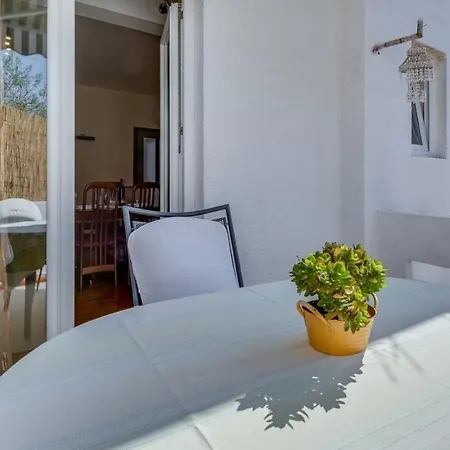 Apartments Nena- 10M From Sea Lukoran