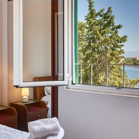 Apartments Nena- 10M From Sea Lukoran