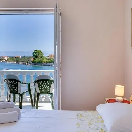 Apartment Apartments Nena- 10M From Sea Lukoran